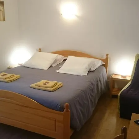 Pensión D'hotes De L'auberge L'astrassadou Rézentières